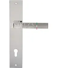 Купить Дверная ручка Extreza Hi-Tech "FIORE" (Фьоре) 110 на планке PL11 по цене 7`225 руб. в Москве