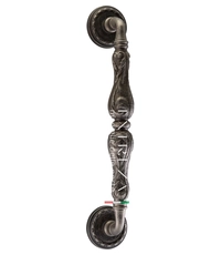 Купить Ручка дверная скоба Extreza "Greta" (Грета) на круглых розетках R02 по цене 15`728 руб. в Москве