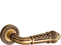 Купить Дверная ручка на розетке Mestre OR 7030 по цене 16`800 руб. в Москве