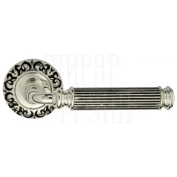 Дверная ручка на розетке Venezia 'MOSCA' D4 натуральное серебро