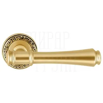 Дверная ручка Extreza 'Piero' (Пиеро) 326 на круглой розетке R06 французское золото