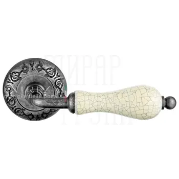 Дверная ручка Extreza 'Dana' CRACKLE (Дана кракле) 306 на круглой розетке R04 античное серебро