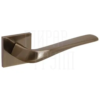 Дверная ручка Fuaro (Фуаро) на квадратной розетке 'TWIST' (LM/Z K.QS52.TWIST ABG-6) бронза