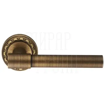 Дверная ручка Extreza 'NUVO' (Нуво) 125 на круглой розетке R02 матовая бронза