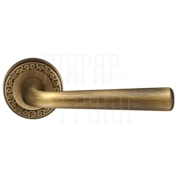 Дверная ручка Extreza 'Sandro' (Сандро) 332 на круглой розетке R06 матовая бронза