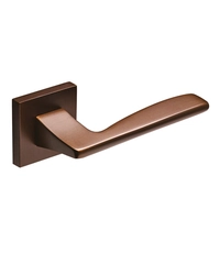 Дверная ручка из латуни медь Ghobestir "CITY Collection" 011 на тонкой квадратной розетке