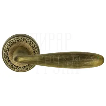 Дверная ручка Extreza 'Vigo' (Виго) 324 на круглой розетке R06 матовая бронза