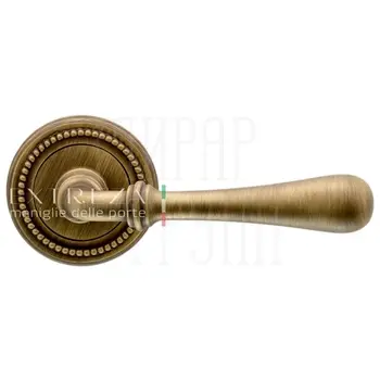 Дверная ручка Extreza 'Eva' (Эва) 319 на круглой розетке R03 матовая бронза