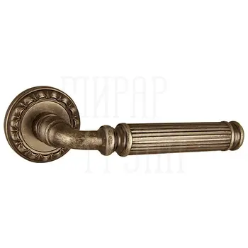 Дверная ручка Punto (Пунто) на круглой розетке 'BELLAGIO' MT античная бронза