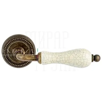 Дверная ручка Extreza 'Dana' CRACKLE (Дана кракле) 306 на круглой розетке R03 античная бронза
