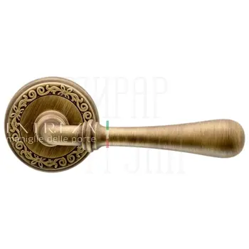 Дверная ручка Extreza 'Eva' (Эва) 319 на круглой розетке R06 матовая бронза