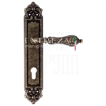 Дверная ручка Extreza 'GRETA' (Грета) 302 на планке PL02 античная бронза (cyl)