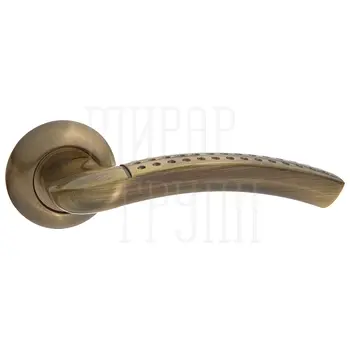 Дверные ручки Puerto (Пуэрто) INAL 510-08 на круглой розетке античная бронза