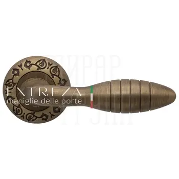 Дверная ручка Extreza 'Mirel' (Мирел) 316 на круглой розетке R04 матовая бронза