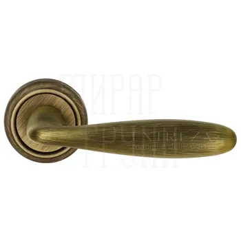 Дверная ручка Extreza 'Vigo' (Виго) 324 на круглой розетке R01 матовая бронза