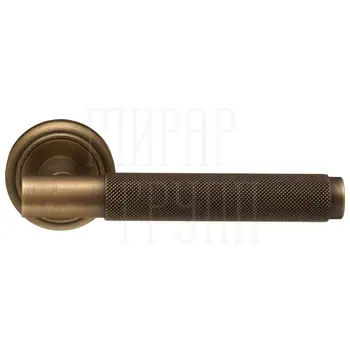 Дверная ручка Extreza 'TUBA' (Туба) 126 на круглой розетке R01 матовая бронза