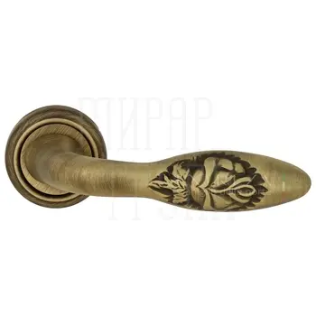 Дверная ручка Extreza 'Mirel-R' на круглой розетке R01 матовая бронза