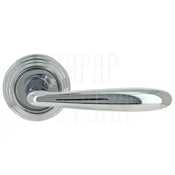 Дверная ручка Extreza 'Vigo' (Виго) 324 на круглой розетке R05 полированный хром