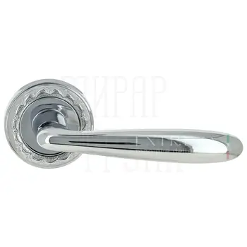 Дверная ручка Extreza 'Vigo' (Виго) 324 на круглой розетке R02 полированный хром