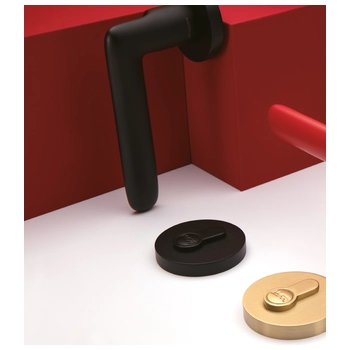 Дверная ручка из латуни дизайнерская Ghobestir 'CITY Collection' А037 на круглом основании черный