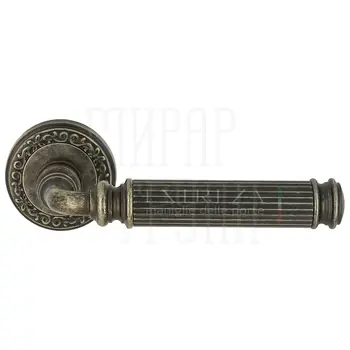 Дверная ручка Extreza 'Benito' (Бенито) 307 на круглой розетке R06 античное серебро