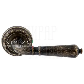 Дверная ручка Extreza 'Petra' (Петра) 304 на круглой розетке R02 античная бронза