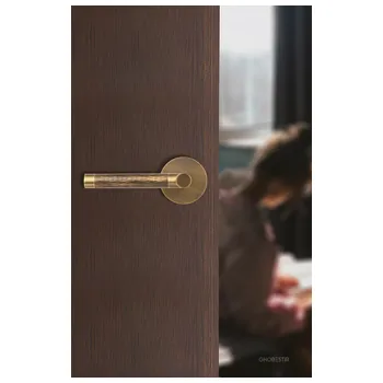 Дверная ручка из латуни Ghobestir "PANTHER Collection" G007 на круглой розетке