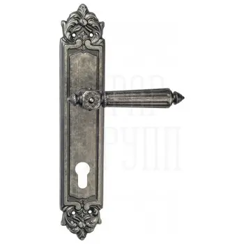 Дверная ручка Venezia 'CASTELLO' на планке PL96 античное серебро (cyl)