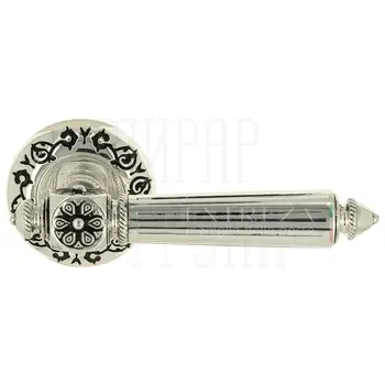 Дверная ручка Extreza 'Leon' (Леон) 303 на круглой розетке R04 натуральное серебро + черный