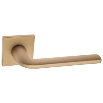 Дверная ручка Fratelli 'LINEA' 8 FS на квадратной розетке матовая латунь
