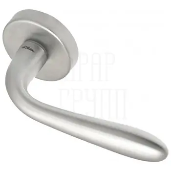 Дверная ручка Fratelli 'GOCCIA' 7 на круглой розетке матовый хром