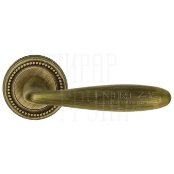 Дверная ручка Extreza 'Vigo' (Виго) 324 на круглой розетке R03 матовая бронза