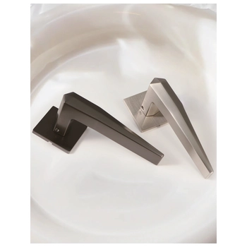 Дверная ручка из латуни Ghobestir 'CITY Collection' G037 на тонком квадратном основании серый сатин