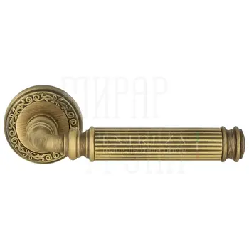 Дверная ручка Extreza 'Benito' (Бенито) 307 на круглой розетке R06 матовая бронза