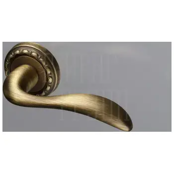 Дверная ручка Extreza 'FLEXA' (Флекса) 335 на круглой розетке R02 матовая бронза