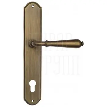 Дверная ручка Venezia 'CLASSIC' на планке PL02 матовая бронза (cyl)