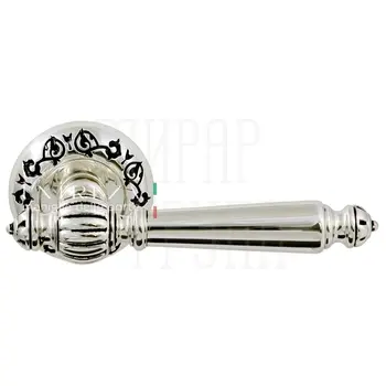 Дверная ручка Extreza 'Daniel' (Даниел) 308 на круглой розетке R04 натуральное серебро + черный