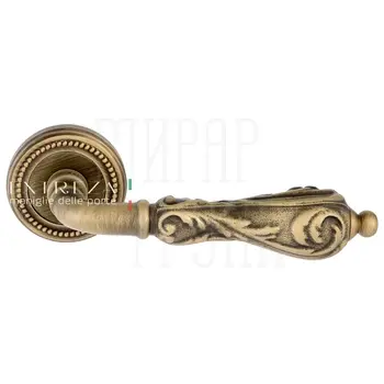 Дверная ручка Extreza 'Greta' (Грета) 302 на круглой розетке R03 матовая бронза