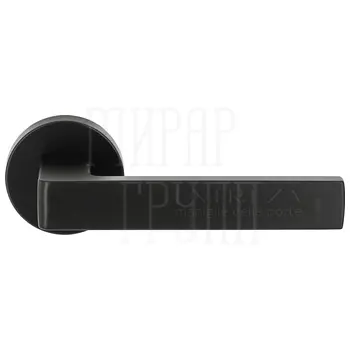 Дверная ручка Extreza Hi-Tech 'ENZO' (Энзо) 117 на круглой розетке R12 черный