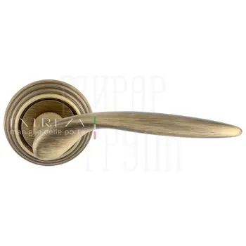 Дверная ручка Extreza 'Calipso' (Калипсо) 311 на круглой розетке R05 матовая бронза