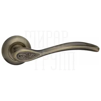 Дверные ручки Renz (Ренц) 'Флория' INDH 17-08 на круглой розетке бронза античная матовая