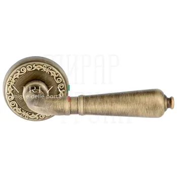 Дверная ручка Extreza 'Petra' (Петра) 304 на круглой розетке R06 матовая бронза