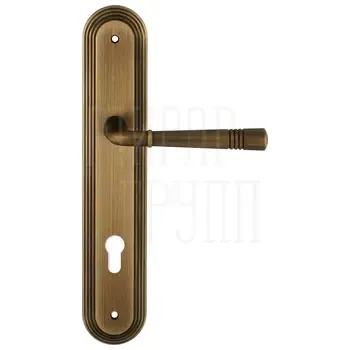 Дверная ручка Extreza "GUSTO" 334 на планке под цилиндр PL05