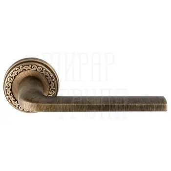 Дверная ручка Extreza 'Terni' (Терни) 320 на круглой розетке R06 матовая бронза