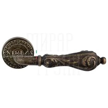 Дверная ручка Extreza 'Greta' (Грета) 302 на круглой розетке R06 античная бронза