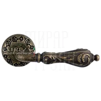 Дверная ручка Extreza 'Greta' (Грета) 302 на круглой розетке R04 античная бронза