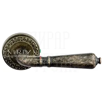 Дверная ручка Extreza 'Petra' (Петра) 304 на круглой розетке R06 античная бронза