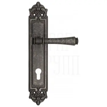 Дверная ручка Venezia 'CALLISTO' на планке PL96 античное серебро (cyl)
